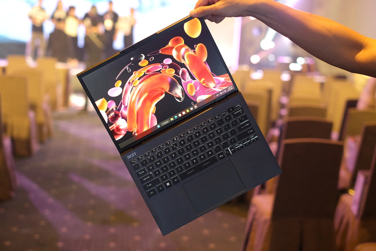 Laptop siêu nhẹ pin 15 tiếng của MSI